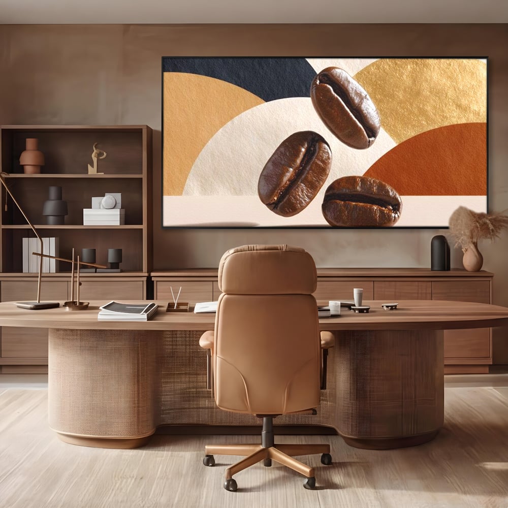 Tablou canvas cu tablou canvas cu boabe de cafea, in rama de aluminiu negru, pe perete intr-un birou